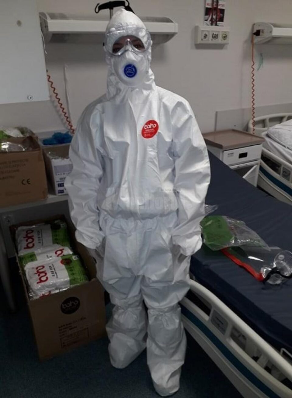 Daniela, în echipament de protecție