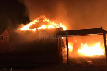 Flăcările au cuprins două gospodării în miez de noapte