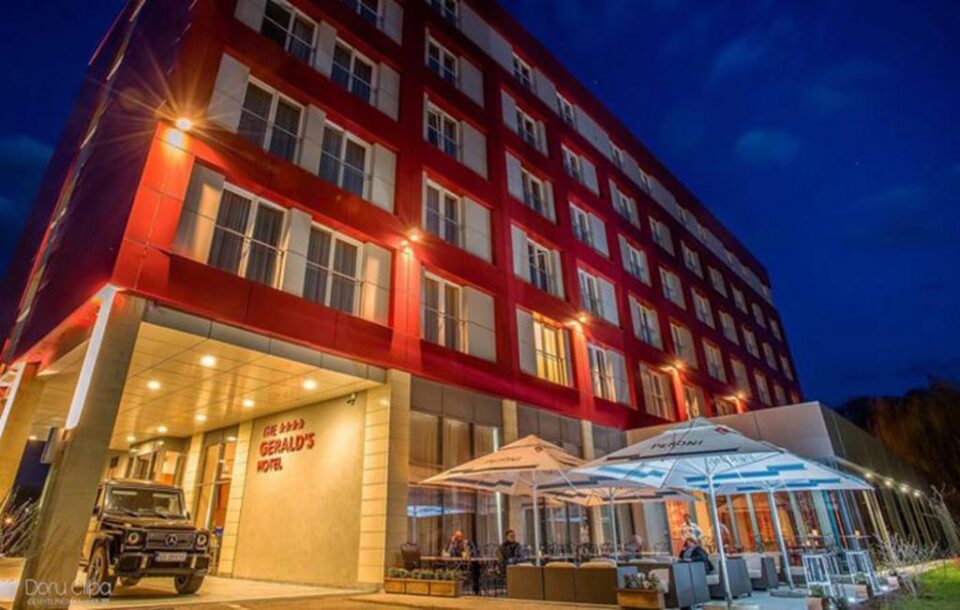 HS Timber Productions a făcut o nouă donație consistentă Spitalului din Rădăuți și pune Hotelul The Gerald's la dispoziția cadrelor medicale HS Timber Productions a făcut o nouă donație consistentă Spitalului din Rădăuți și pune Hotelul The Gerald's la dispoziția cadrelor medicale