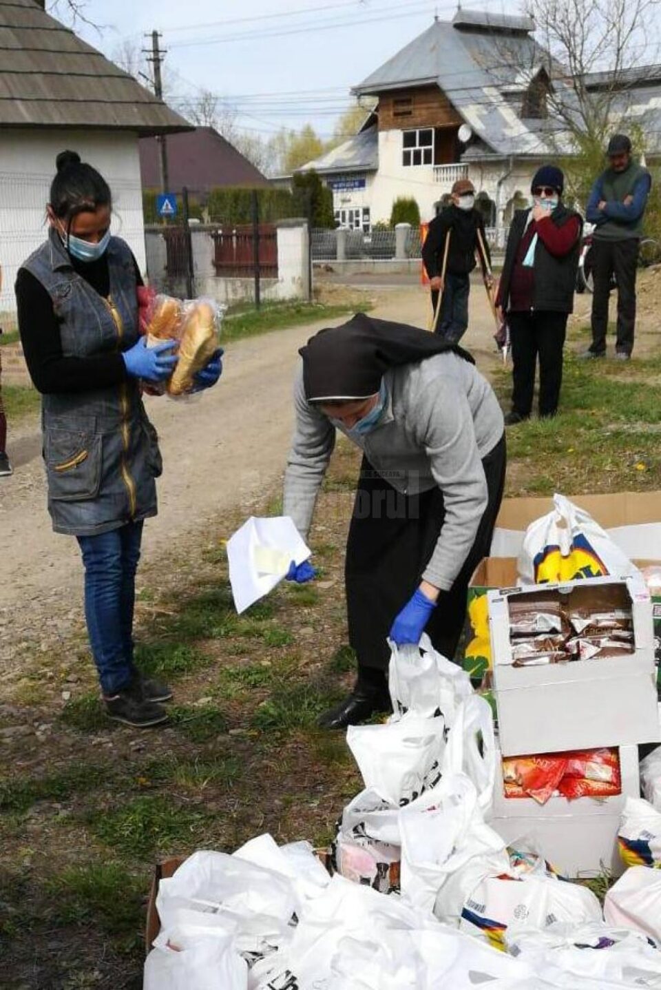 Fonduri de 21.000 de euro și aproape 5 tone de alimente din donații pentru Centrul „Maria Ward” Rădăuți