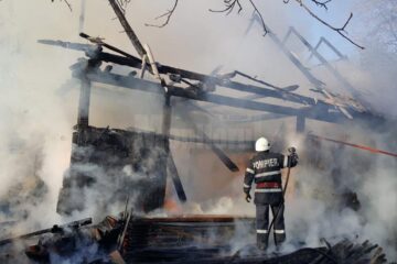 Incendiul a distrus adăpostul de animale la Bivolărie