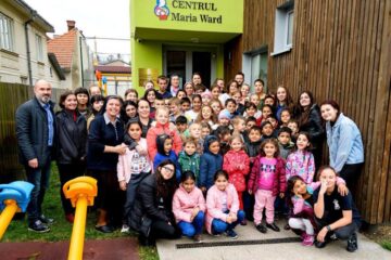 Fonduri de 21.000 de euro și aproape 5 tone de alimente din donații pentru Centrul „Maria Ward” Rădăuți