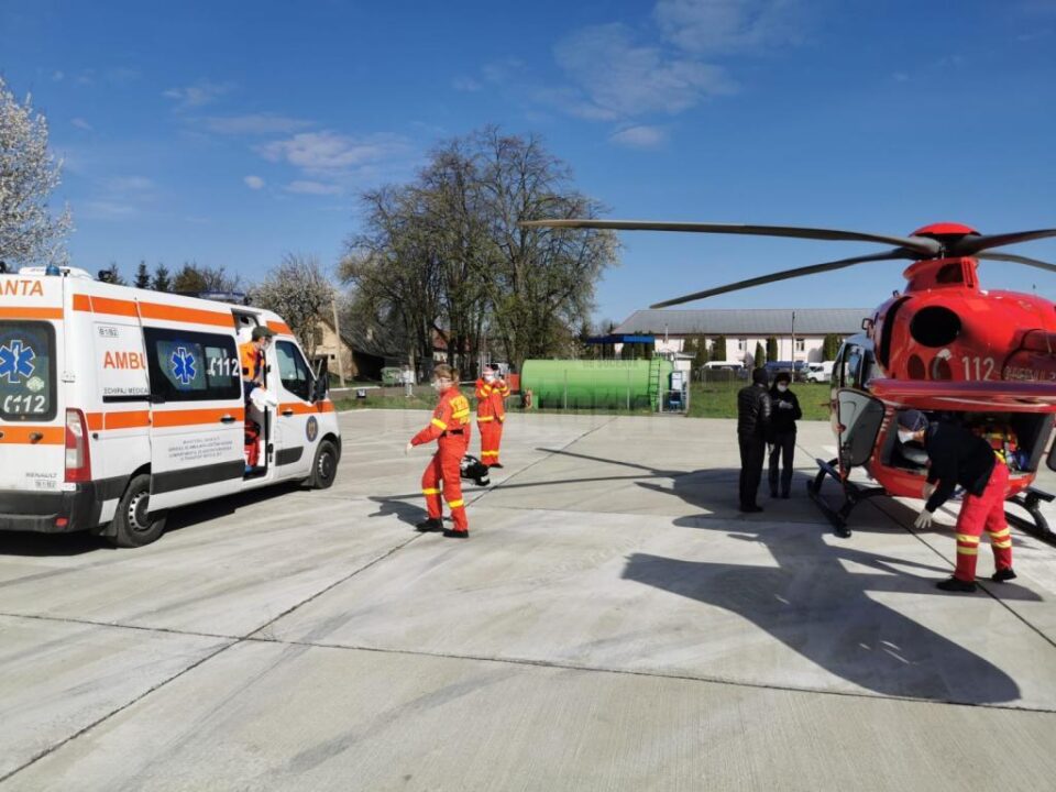 Gravidă cu gemeni, transportată cu elicopterul de la Rădăuți la Maternitatea ”Cuza Vodă” Iași