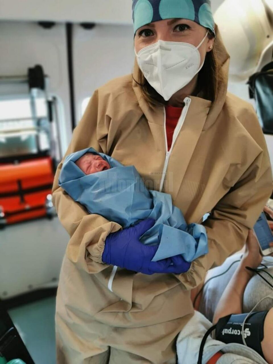 Dr. Emanuela Mercorie cu fetița abia venită pe lume