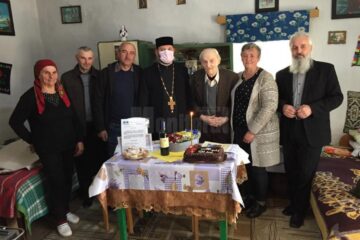Gheorghe Cotos sărbătorit în casa sa din Straja, la împlinirea vârstei de 100 de ani