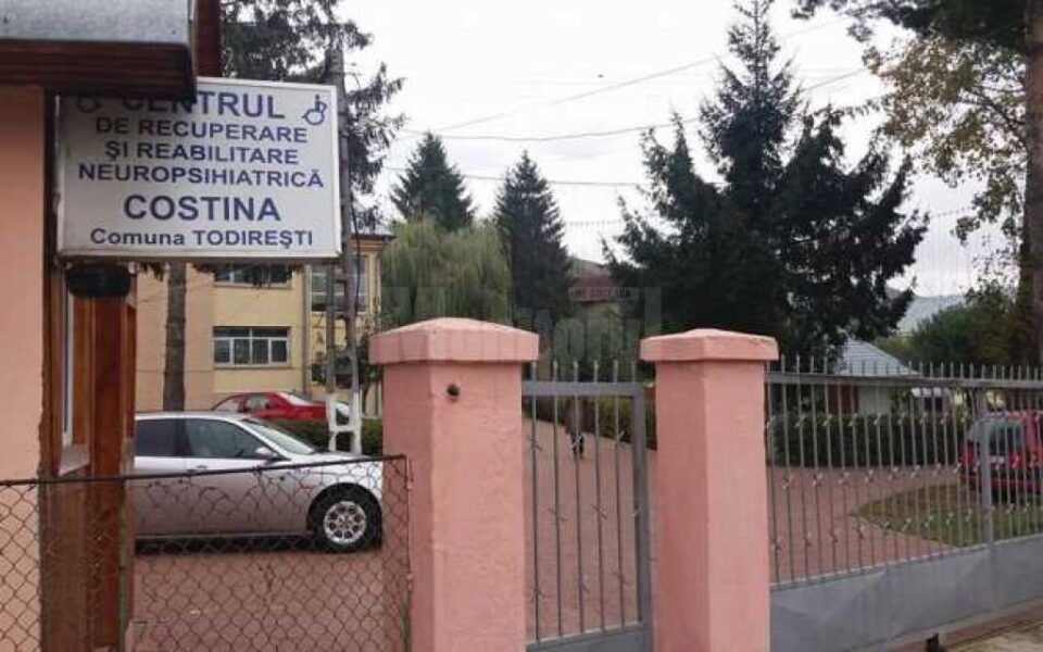 Peste 100 de persoane internate și angajați de la Centrul Costâna sunt infectați cu COVID-19