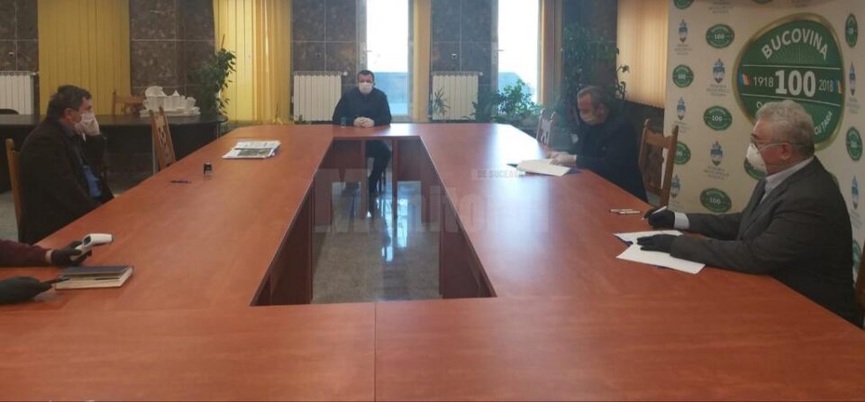 Primarul Ion Lungu și reprezentanții celor trei companii care realizează primul tronson de legatură către Podul Unirii Primarul Ion Lungu și reprezentanții celor trei companii care realizează primul tronson de legatură către Podul Unirii