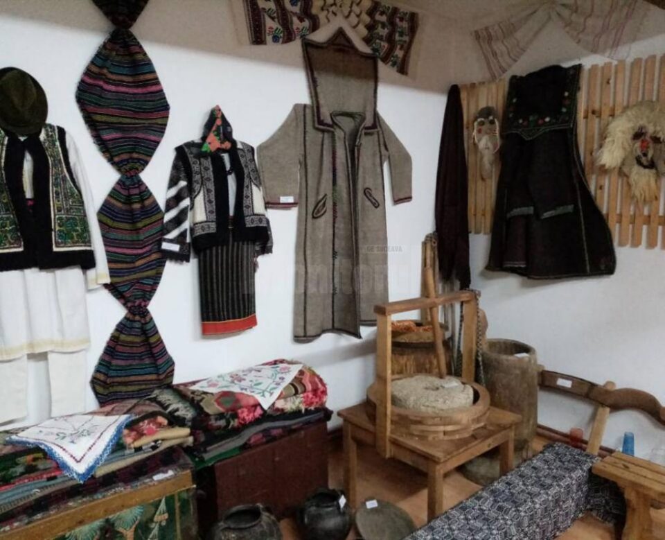 Colecție etnografică impresionantă, la Clubul Copiilor Fălticeni