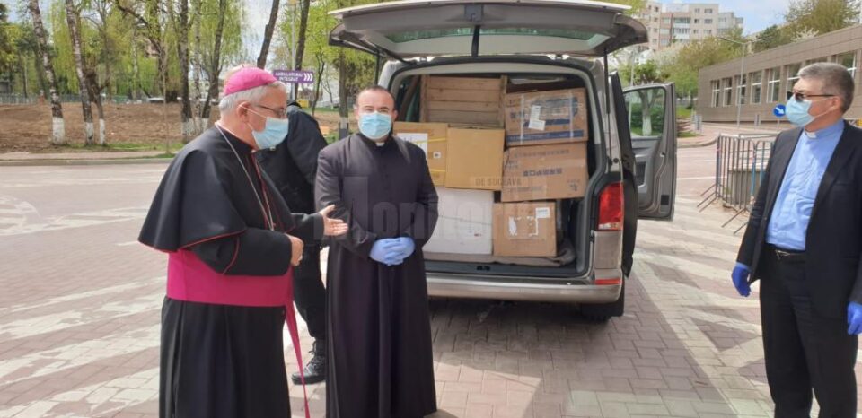 Donațiile făcute de Papa Francisc au ajuns luni la Spitalul Județean Suceava