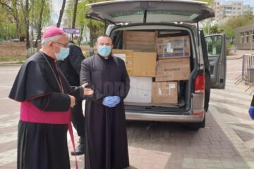 Donațiile făcute de Papa Francisc au ajuns luni la Spitalul Județean Suceava