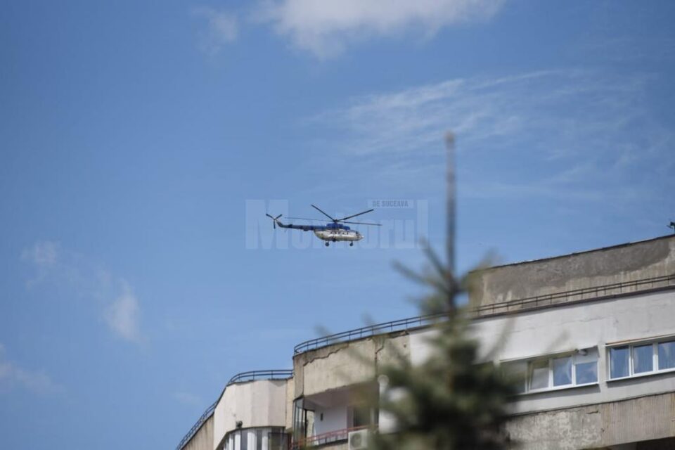 Un elicopter acționează în Suceava, în cadrul unei acțiuni care urmărește tăierile ilegale de pădure