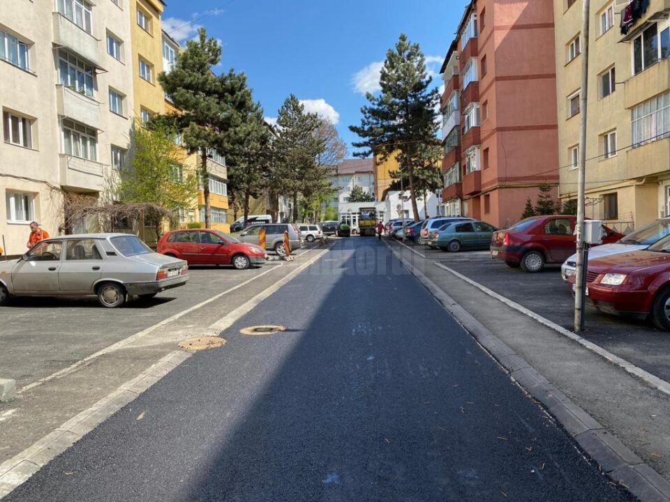 113 noi locuri de parcare au fost amenajate pe strada Rândunicii, din municipiul Suceava 113 noi locuri de parcare au fost amenajate pe strada Rândunicii, din municipiul Suceava