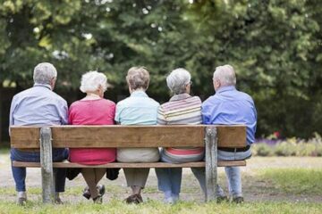 La ce ore pot ieși din casă cei de peste 65 de ani și din ce motive Sursa foto alba24.ro