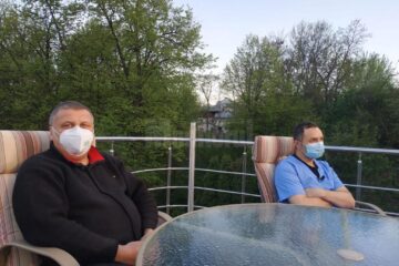 Generalul maior în rezervă Ionel Oprea și colonelul doctor Daniel Derioiu