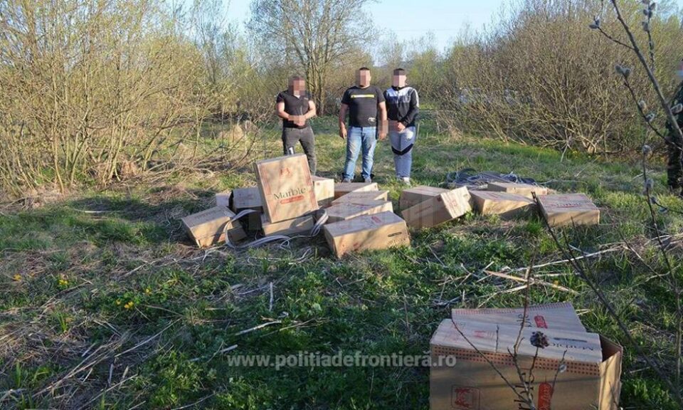 Trei vicoveni, cu țigări de peste 25.000 de euro, reținuți de polițiștii de frontieră, la granița româno-ucraineană