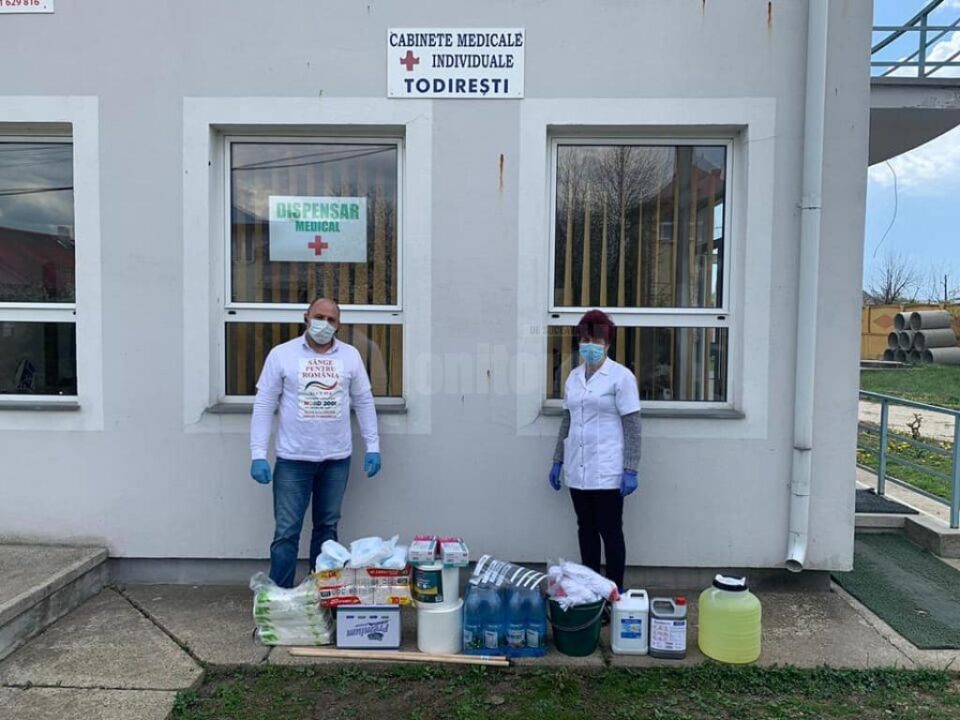 Fundația Umanitară Nord 2001 - Sânge pentru România a donat materiale de protecție și dezinfectanți cabinetelor medicale din Todirești