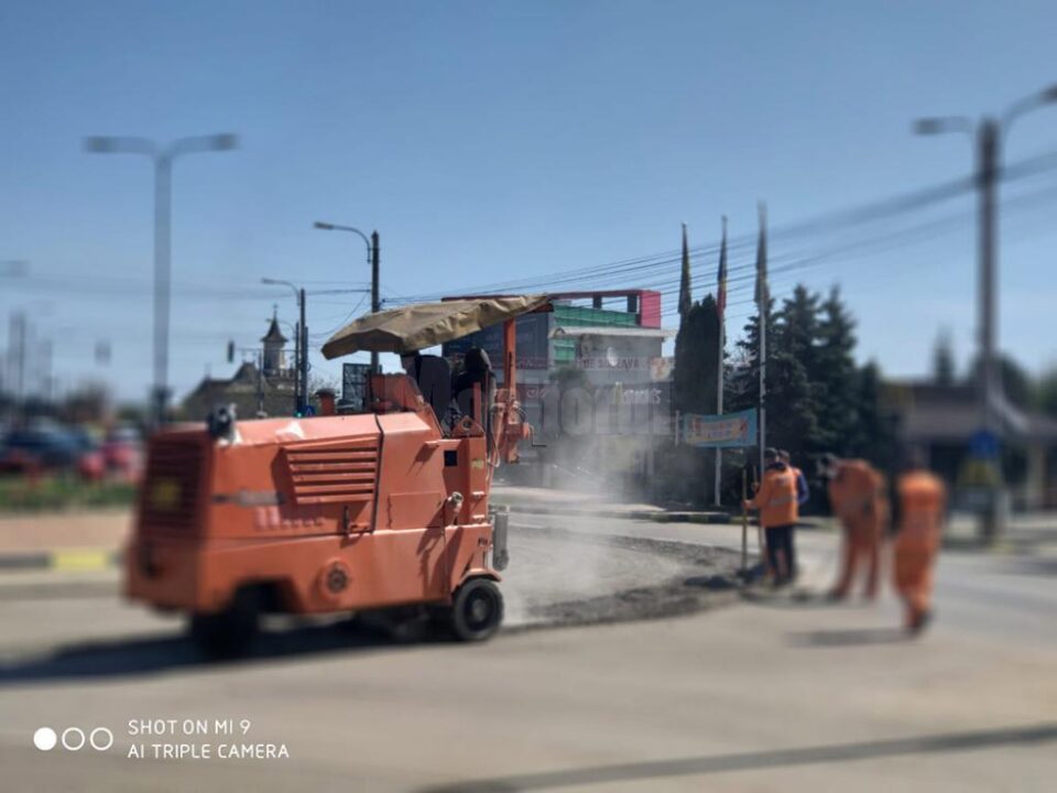Lucrările de reparații la sensurile giratorii din municipiul Suceava