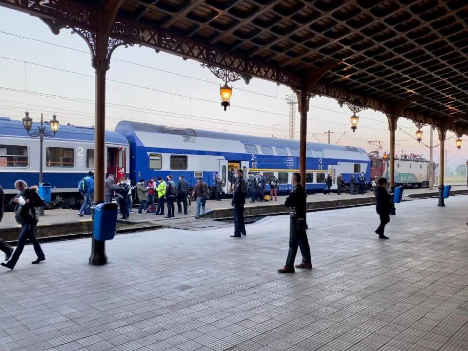 Razie cu peste 20 de polițiști în gările din Suceava pentru verificarea justificării deplasărilor