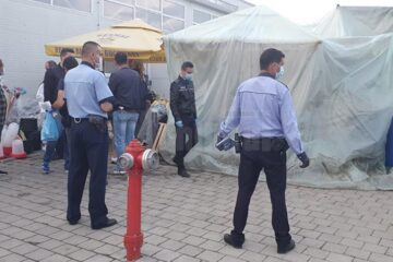 Client înjunghiat în piept de un comerciant, în Piața Burdujeni