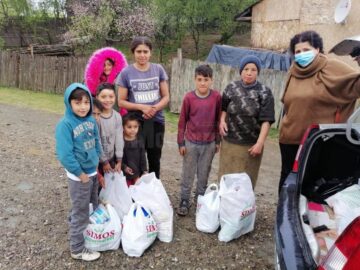 120 de familii nevoiașe din județ au primit alimente și produse de igienă din partea Fundației FARA