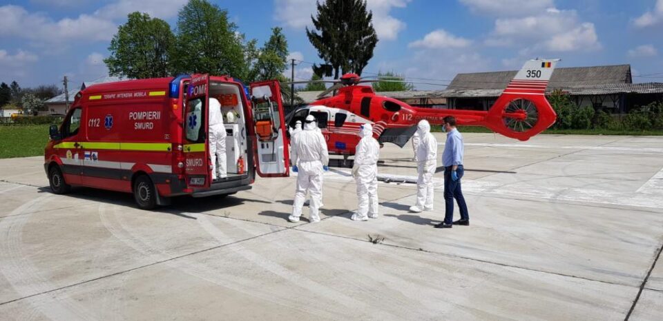 Tânărul a fost transferat vineri cu un elicopter al SMURD Iași