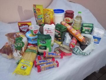 120 de familii nevoiașe din județ au primit alimente și produse de igienă din partea Fundației FARA