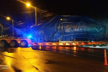 Un transport agabaritic, în miez de noapte, prin Suceava carantinată, a stârnit adepții teoriilor conspiraționiste, dar și multe hohote de râs