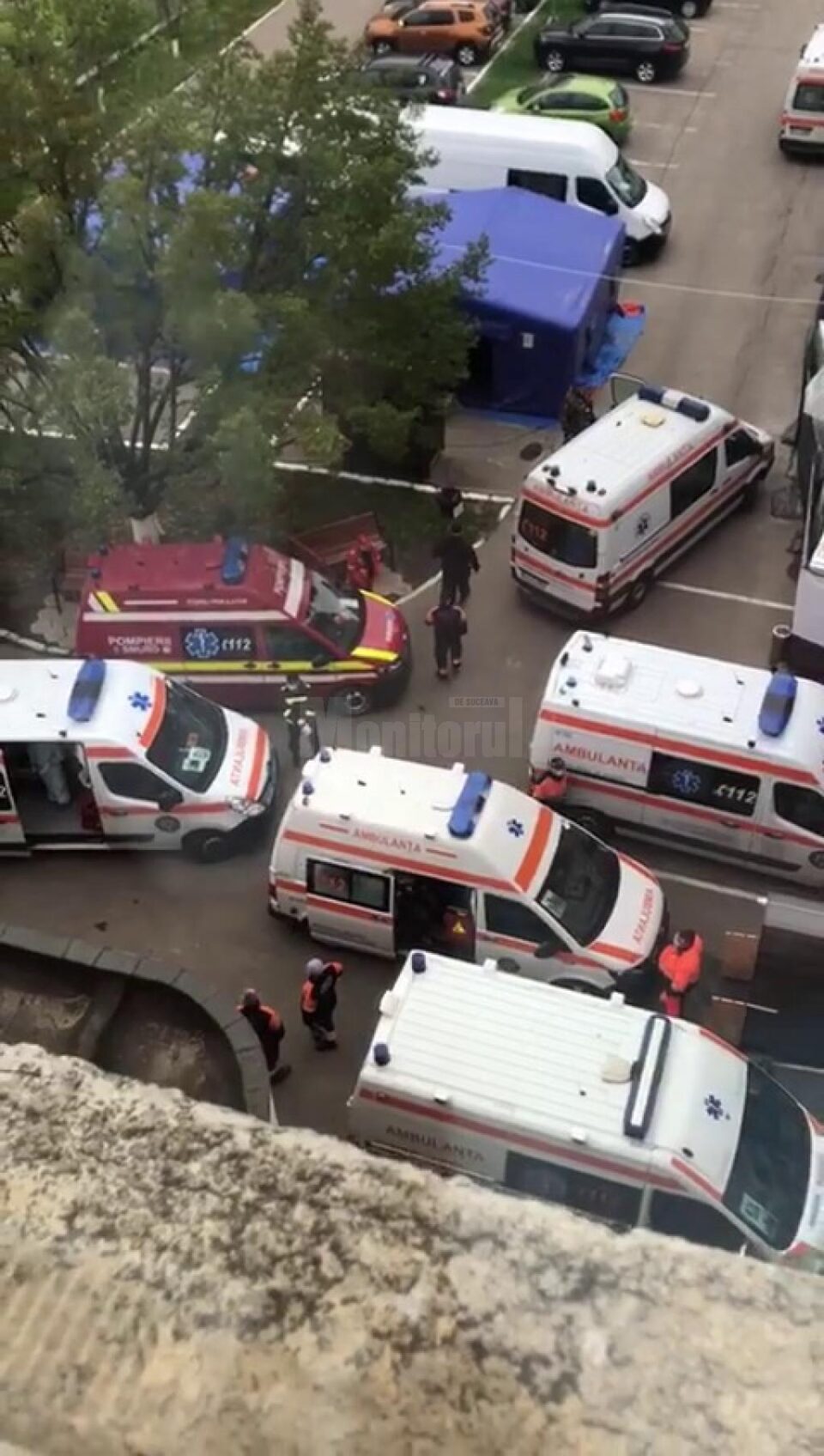 Ambulanțe în curtea spitalului din Rădăuți