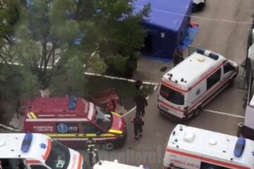 Ambulanțe în curtea spitalului din Rădăuți
