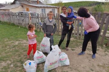 120 de familii nevoiașe din județ au primit alimente și produse de igienă din partea Fundației FARA
