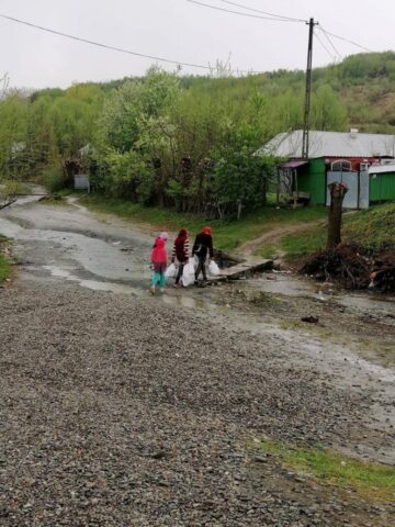 120 de familii nevoiașe din județ au primit alimente și produse de igienă din partea Fundației FARA