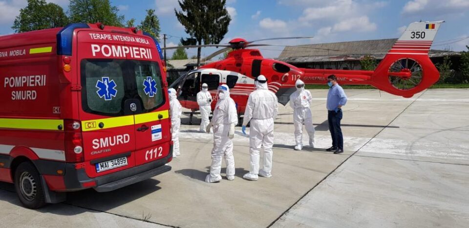Tânărul a fost transferat vineri cu un elicopter al SMURD Iași