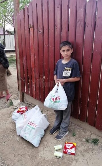 120 de familii nevoiașe din județ au primit alimente și produse de igienă din partea Fundației FARA
