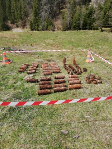 Cantitate mare de muniție germană, ridicată de pirotehniști din zona unei linii de front din Primul Război Mondial