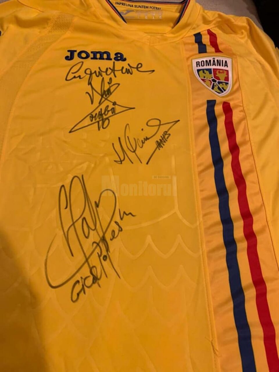 Gheorghe Popescu a donat un tricou semnat de el împreună cu Gheorghe Hagi și Ianis Hagi