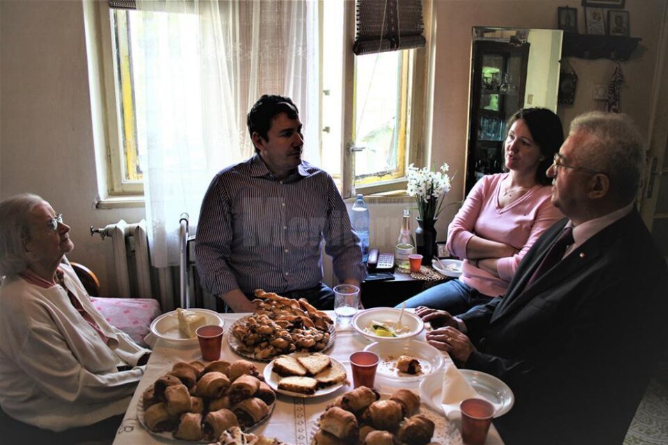 Cel mai vârstnic sucevean, felicitat de primarul Ion Lungu, la împlinirea a 103 ani