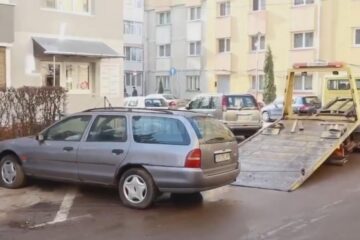 Primăria Suceava ridică mașinile abandonate pe domeniul public
