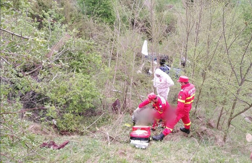 Bărbat de 73 de ani, mort după ce s-a răsturnat cu tractorul într-o râpă Bărbat de 73 de ani, mort după ce s-a răsturnat cu tractorul într-o râpă