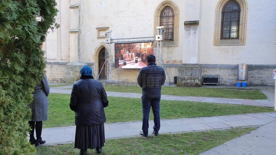 Slujbele religioase ar putea să aibă loc în afara bisericilor, în aer liber
