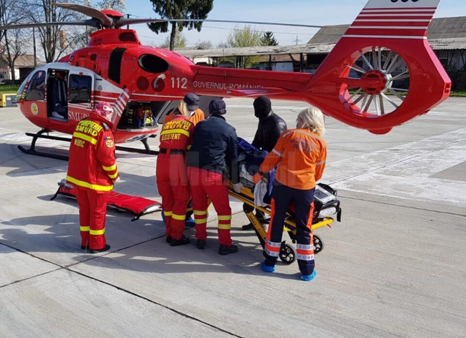 Călugărul, deja intubat, a fost transportat cu elicopterul