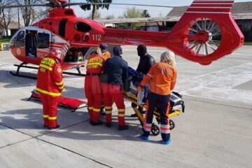 Călugărul, deja intubat, a fost transportat cu elicopterul