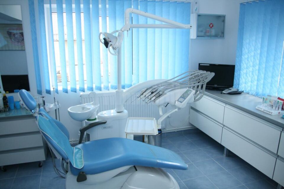 Lista actualizată a cabinetelor stomatologice din județ care tratează urgențele, în această perioadă Lista actualizată a cabinetelor stomatologice din județ care tratează urgențele, în această perioadă