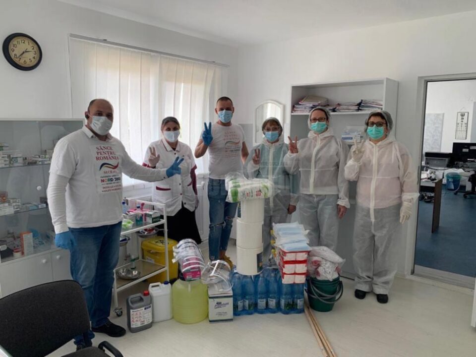 Fundația Umanitară Nord 2001 a donat produse de igienă și materiale de protecție cabinetelor medicale din Salcea Fundația Umanitară Nord 2001 a donat produse de igienă și materiale de protecție cabinetelor medicale din Salcea