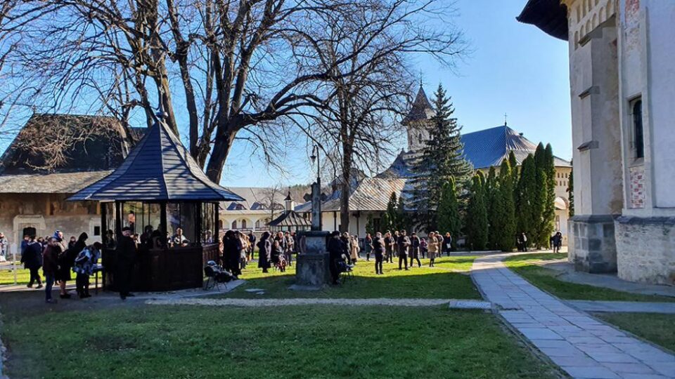 Slujbele religioase ar putea să aibă loc în afara bisericilor, în aer liber