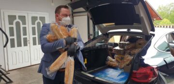 Căminul de bătrâni de la Mănăstirea Bogdănești a primit aproape o tonă și jumătate de alimente de la Centrul Social „Maria Ward”
