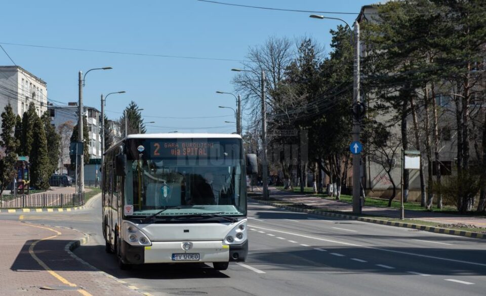 Și pentru transportul în comun se vor aplica noi reguli care vor fi valabile începând de vineri, 15 mai Și pentru transportul în comun se vor aplica noi reguli care vor fi valabile începând de vineri, 15 mai