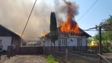 Incendiu la două case din cartierul Ițcani