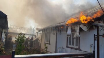Incendiu la două case din cartierul Ițcani