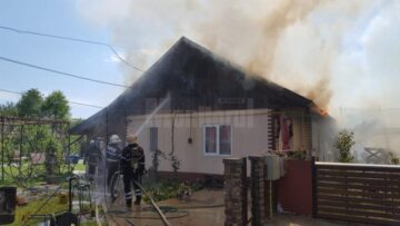 Incendiu la două case din cartierul Ițcani