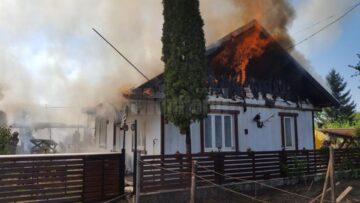 Incendiu la două case din cartierul Ițcani